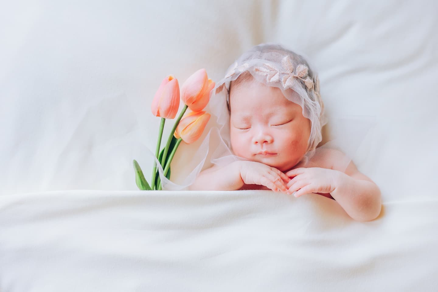 チューリップと新生児