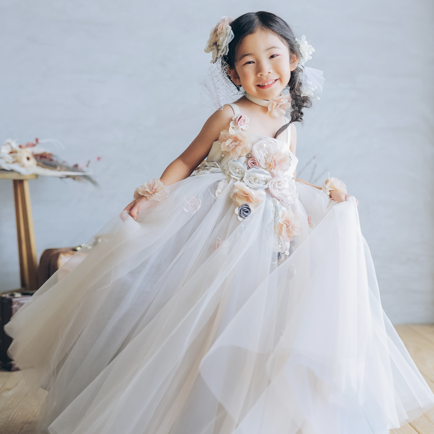 七五三ドレスを着た女の子