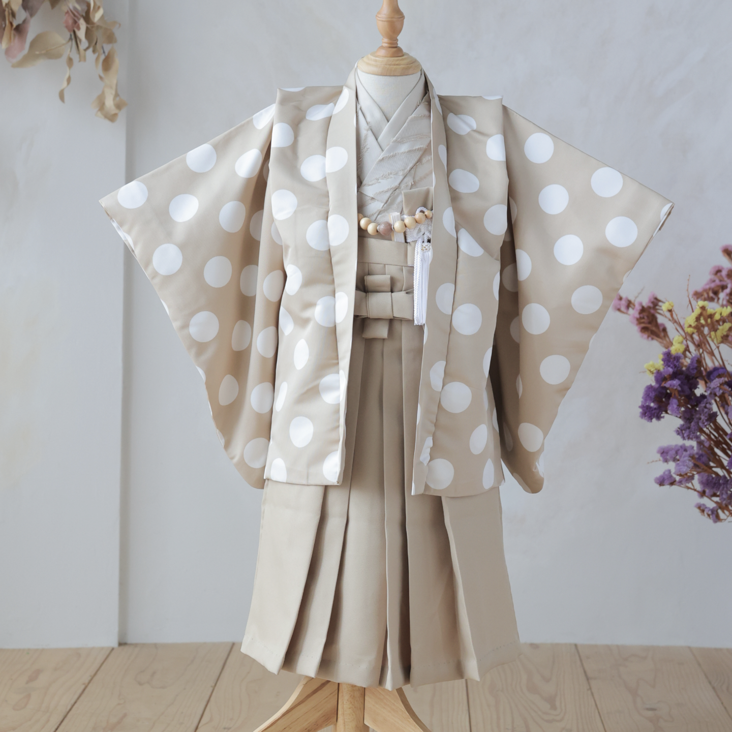 ベージュ色の水玉模様の七五三着物