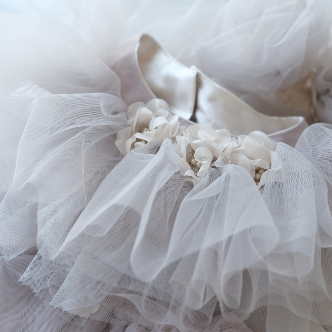 フリルの付いたお宮参り用衣装