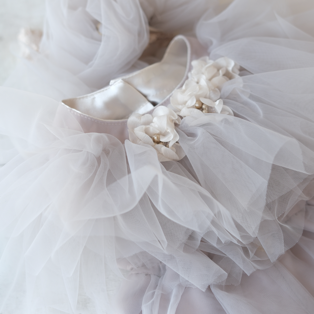 紫色のフリルが付いたお宮参り用衣装