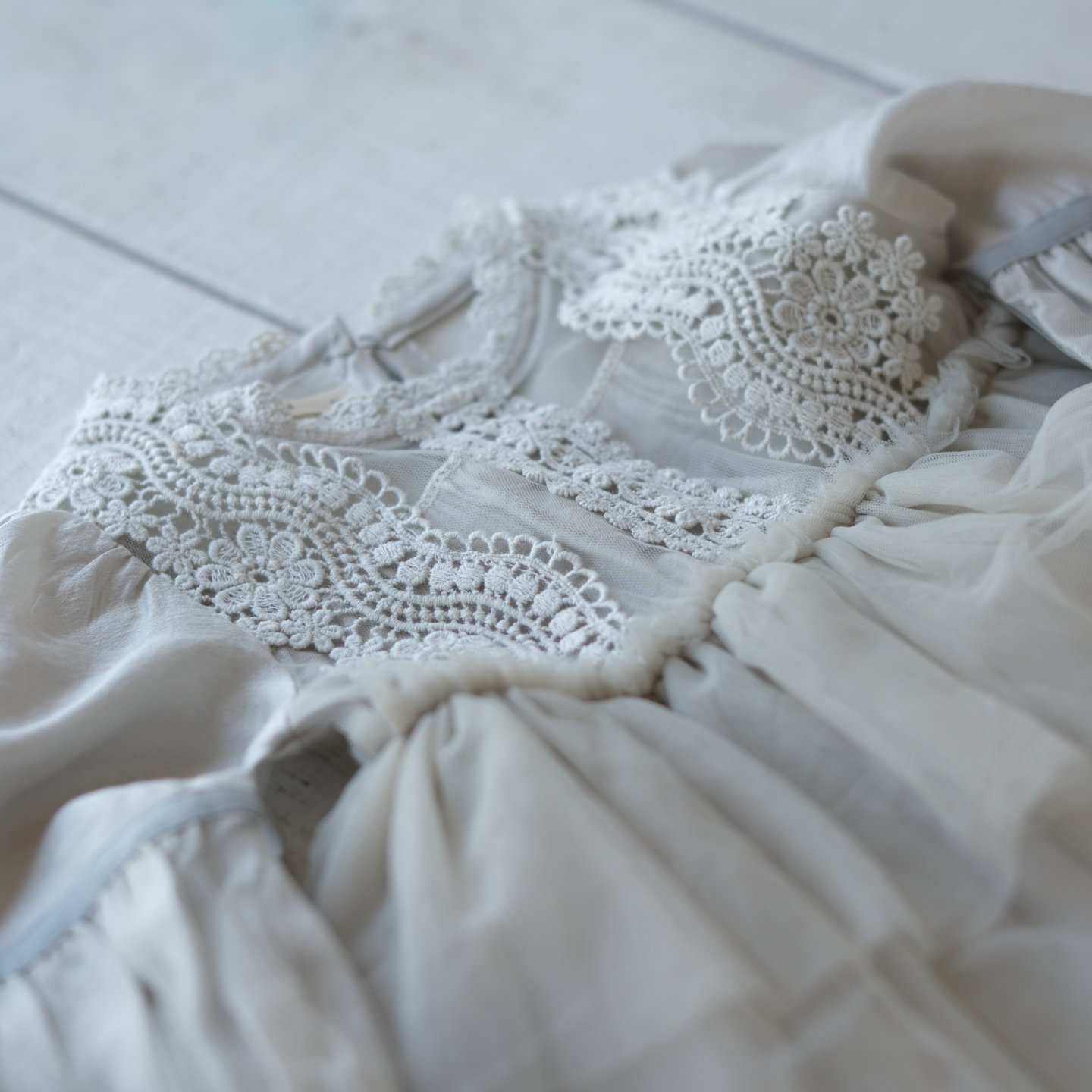 グレーのドレス